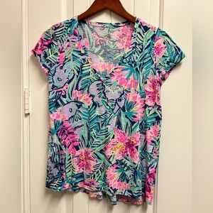 Lilly Pulitzer v neck t shirt
